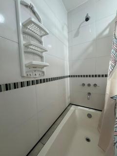 Amplio y Luminoso Departamento Arenales - 8