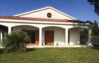 Beautiful Apartment In Gdinj - 0