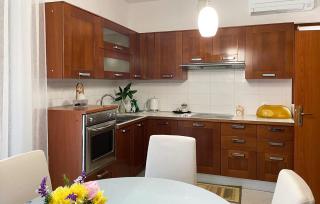 Beautiful Apartment In Gdinj - 5