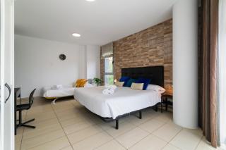 Carol Suites Fira Barcelona Habitaciones privadas en apartamento - 6