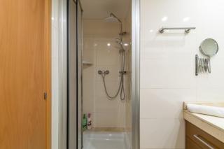 Carol Suites Fira Barcelona Habitaciones privadas en apartamento - 2