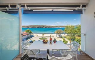 Gorgeous Apartment In Punat With House Sea View - 8