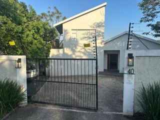 4 Poles Hideaway - 2