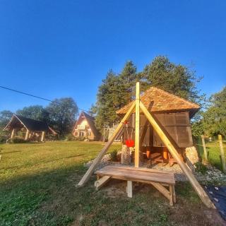 Mountain Cottage Jarilo - Scenic Fruska Gora Retreat with Fireplace, Sauna and Large Private Yard - 1