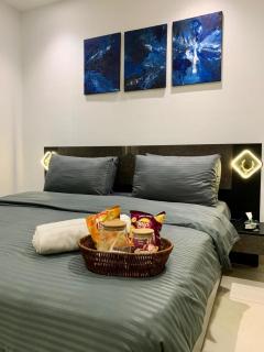 Sapphire 1BHK Studio DHA 5 Lahore, Near Raya, Dolmen Mall - 8