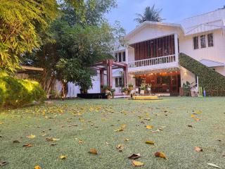 Retreat by Hexa 4 Bedroom with pool and Event Space - 9