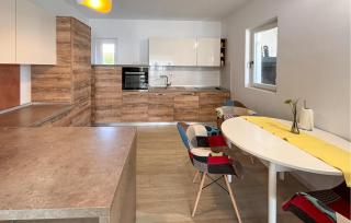 Awesome Home In Liznjan - 6