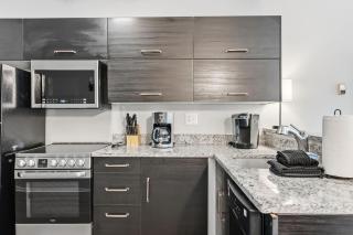 Modern 1 BDR Mountain Escape Stunning Location - 7