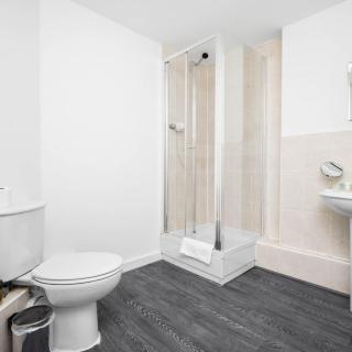 Stylish 2-Bed City Centre Apartment - Near Broad Street - Private Parking - Netflix 5BW - 8