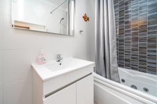 Central Apartment with Pools and Parking #1934 - 4