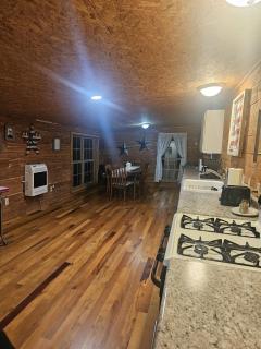 Cabin near Dogwood Canyon, Top of the Rock, Branson - 3