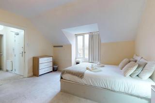 Stylish 1-Bed Near Lewisham Station & High Street - 2