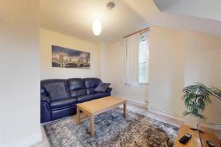 Stylish 1-Bed Near Lewisham Station & High Street - 4