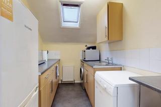 Stylish 1-Bed Near Lewisham Station & High Street - 3