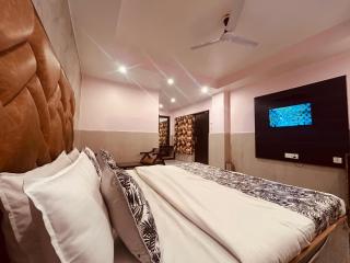 Sach Valley Resort and Hotel - Rooftop Restro, Balcony View - 8