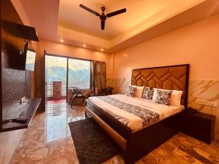 Sach Valley Resort and Hotel - Rooftop Restro, Balcony View - 2