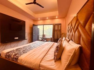 Sach Valley Resort and Hotel - Rooftop Restro, Balcony View - 4