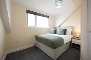 Modern Family Home Near Liverpool City - 1