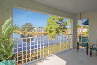 Driftwood Dreams Lakefront Condo Near AMI - 8
