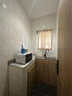 Maxwells Inn Yaba - 1