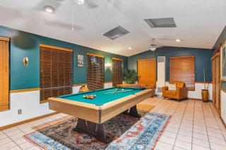 Steps to Edgewater - Sleeps 14 - Fun Game Room Retreat - 9
