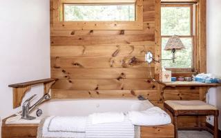 Peaceful Hillside Retreat with Panoramic Valley Views near Wineries in Newberg, Oregon - 1