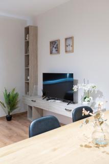 2BR at Artist's Palace - Skanderbeg Square Views - 7