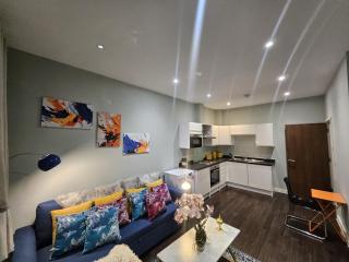 London Heathrow Luxury Studio Flat -Fully Equipped - 2