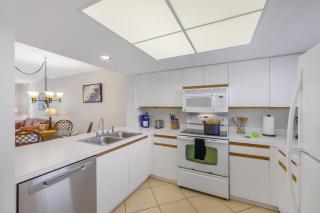 Alluring condo with pool, tennis and steps to beach - 4