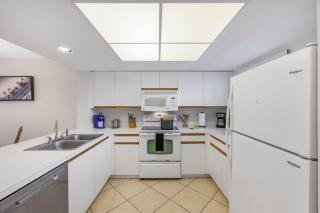 Alluring condo with pool, tennis and steps to beach - 5