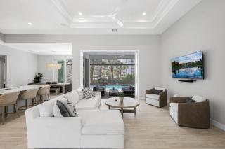 Modern 2023 built home steps to beach/shops/dining - 6