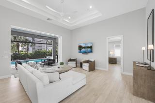 Modern 2023 built home steps to beach/shops/dining - 5