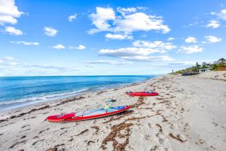 Gulf View Escape on the Beach with Lounging Deck - 7