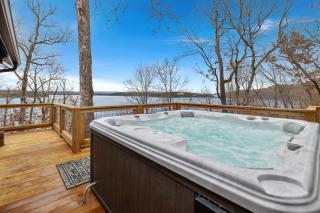 Horizon Hideaway-ON Beaver Lake-Hot Tub-Sunroom - 0