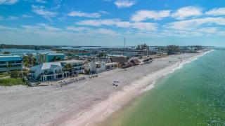 Beach House Resort 3 - 6