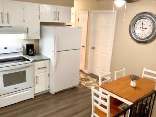 Sleeps 16! Spacious Yard, Secluded, 8 Beds, with 2 Full Bathrooms, and 2 Half Baths! - 5