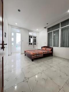 59 Nguyễn Hiền Phòng ban công có một giường - 0