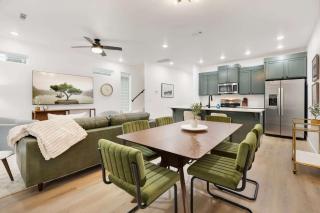 Downtown Luxe-Easy half a mi walk to DT New-Modern - 9