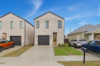 Downtown Luxe-Easy half a mi walk to DT New-Modern - 4