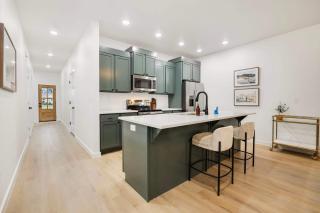 Downtown Luxe-Easy half a mi walk to DT New-Modern - 1