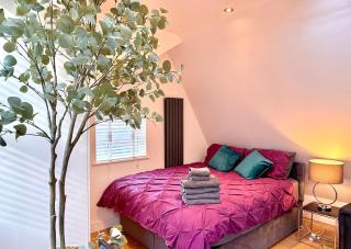 Modern Spacious Premium Studio 5min from Elizabeth Line - 1