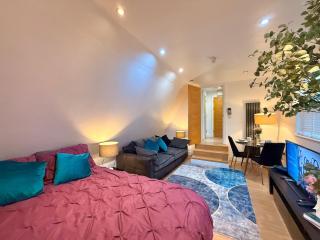 Modern Spacious Premium Studio 5min from Elizabeth Line - 3