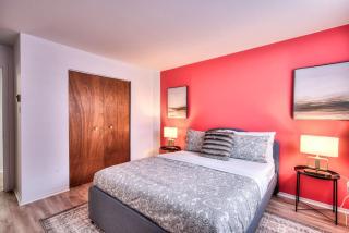 Family Friendly 2BR upto 6 guests! With parking! - 9