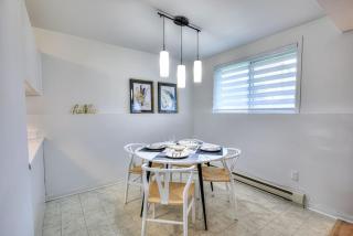 Family Friendly 2BR upto 6 guests! With parking! - 5