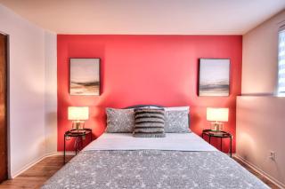 Free Parking! Family & Travel Comforts! Montreal & Downtown Adventures! - 0