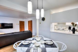 Free Parking! Family & Travel Comforts! Montreal & Downtown Adventures! - 8