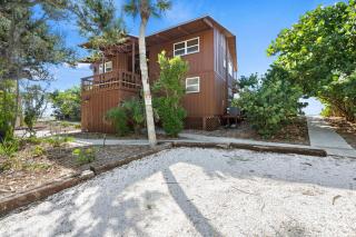 Gulf Front Escape on the Beach with Shared Viewing Deck & Pool - 1