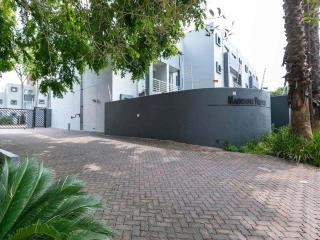 Sandton Luxe Living Madison Palms West - 1