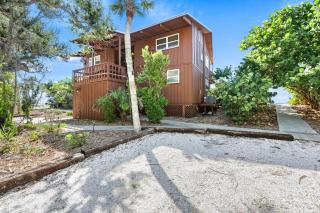 Beachfront Escape with Private Deck, Gulf Views, Resort Pool, Kayaks, and More! - 2