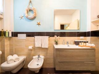 LAKE VIEW 20 - free wi-fi - just 50 meters from the lake - 2